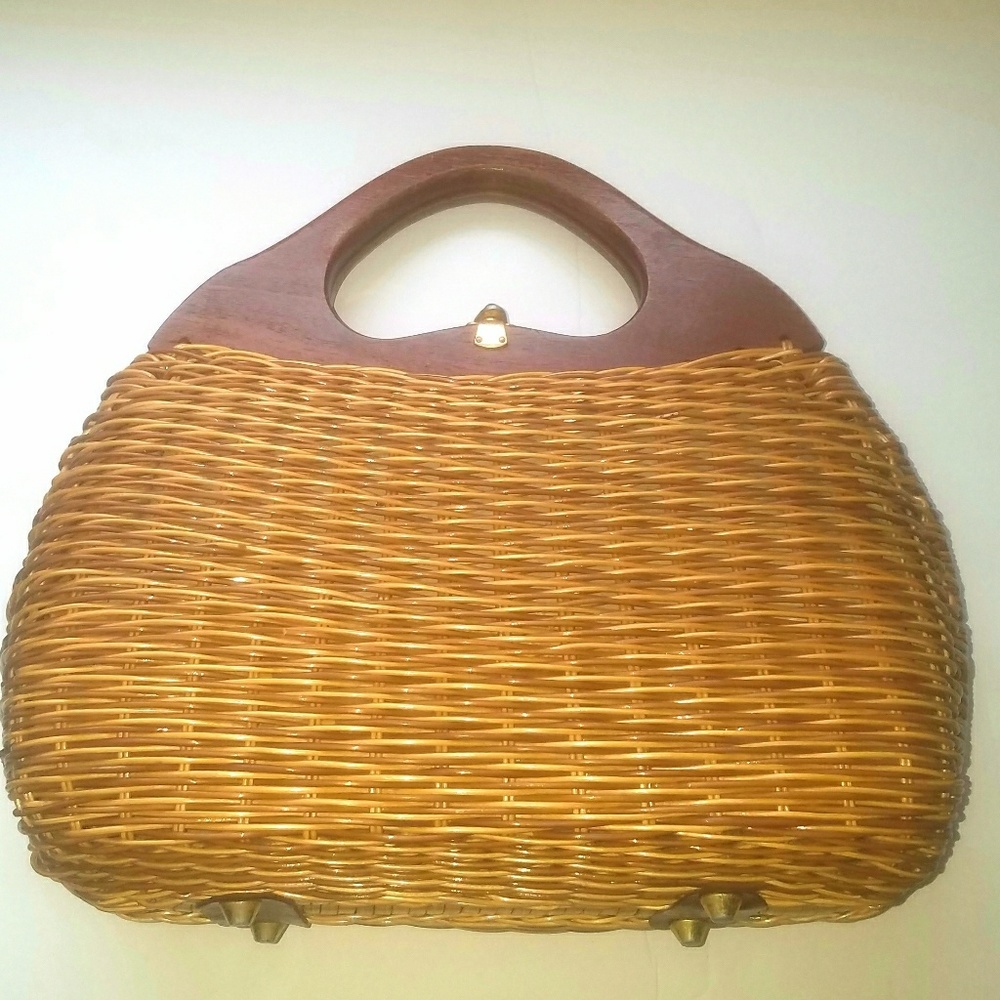 Elegant Tan Woven Handbag